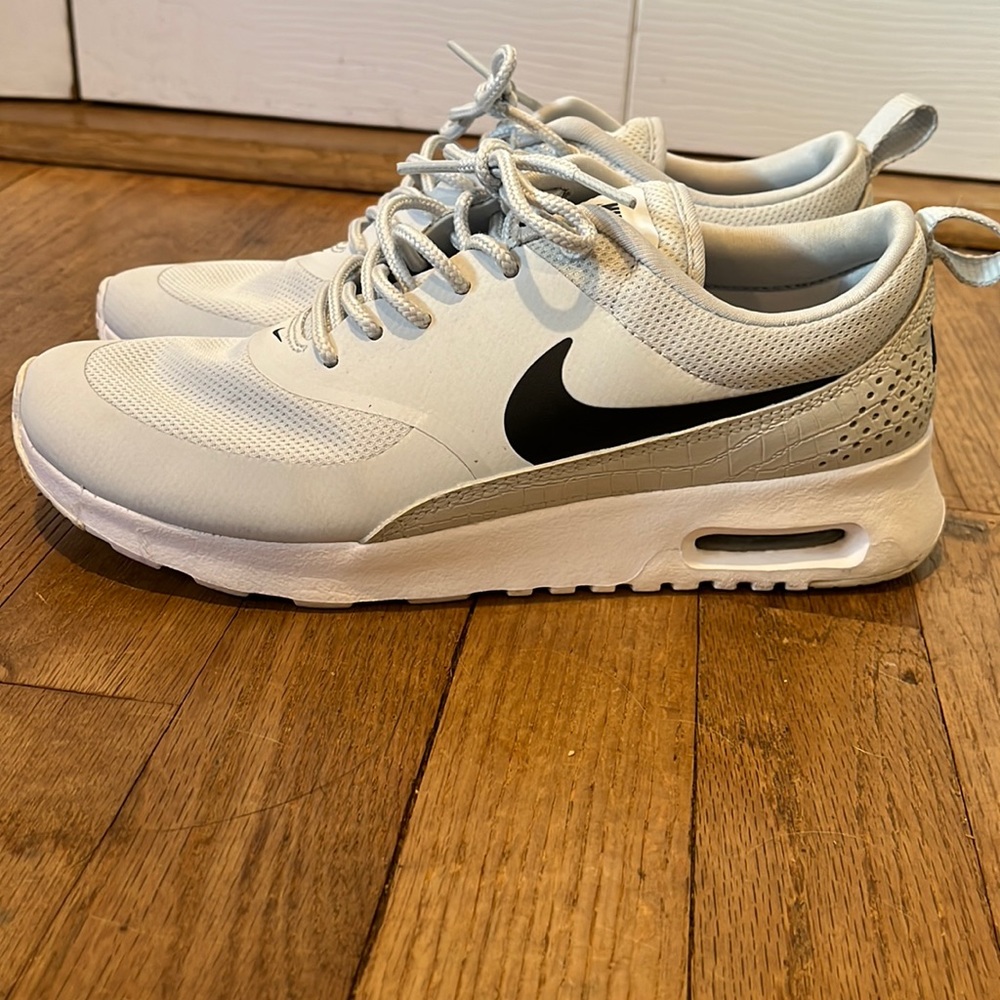 Size 7 Nike Air Max Thea